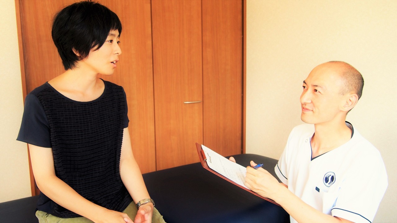 からだ整和堂でカウンセリングを行っている様子